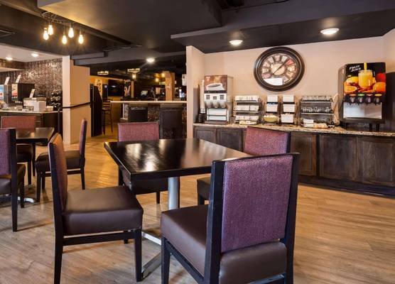 Best Western Plus Milwaukee West 1