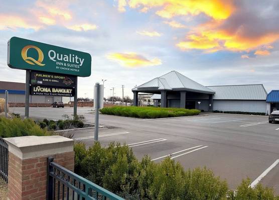 Quality Inn & Suites Livonia - Detroit 1