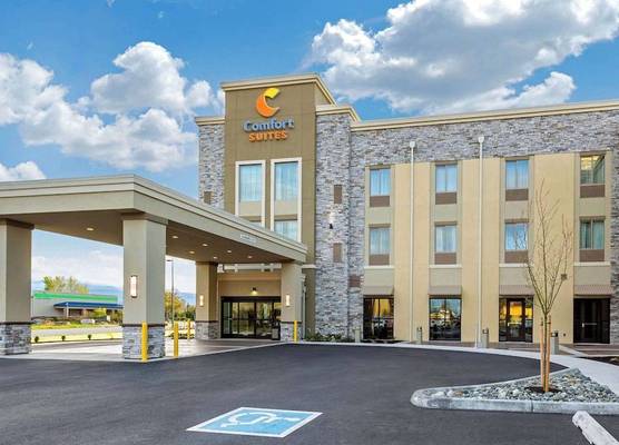 Comfort Suites Burlington near I-5 1