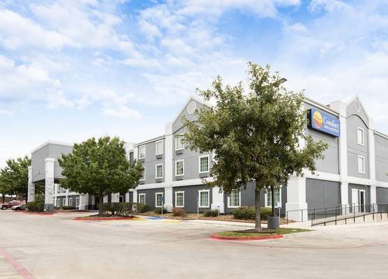 Comfort Inn & Suites Near Medical Center 1