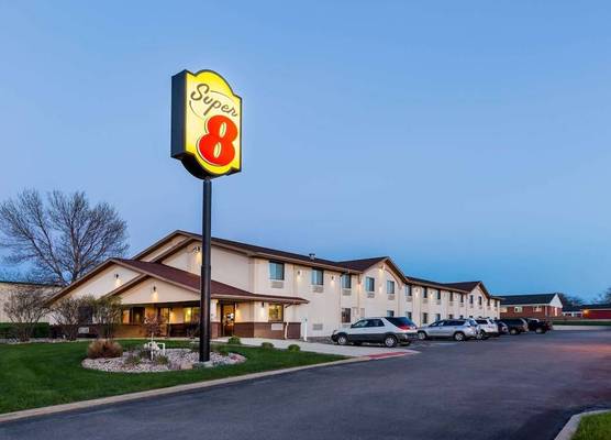 Super 8 by Wyndham Spirit Lake/Okoboji 1