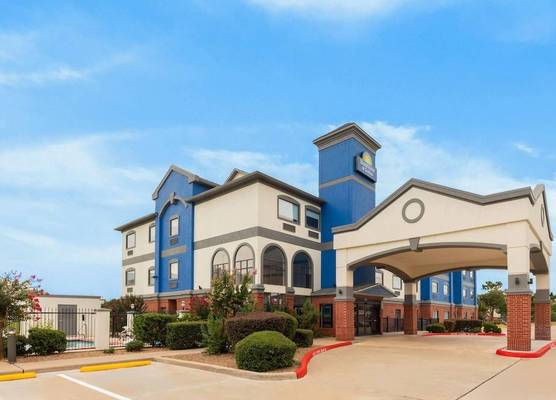 Days Inn & Suites by Wyndham Sam Houston Tollway 1