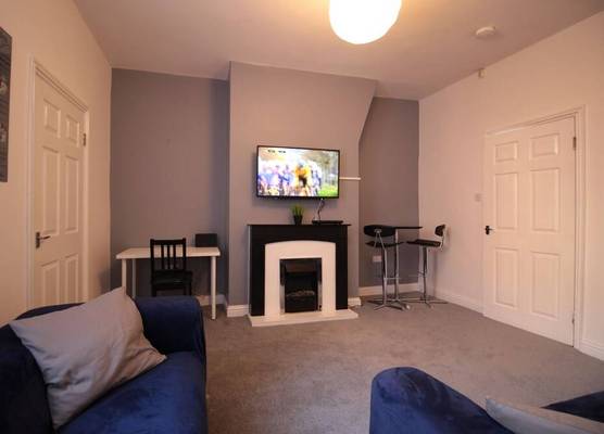 Lovely 2-bed Downstairs Apartment 1