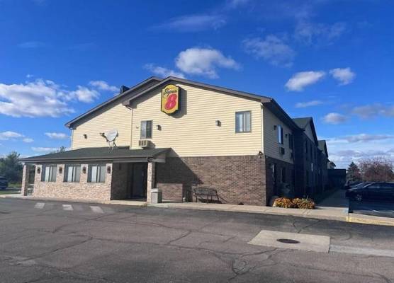 Super 8 by Wyndham Imlay City 1