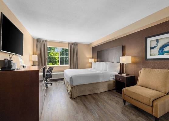 Ramada by Wyndham Portland 1