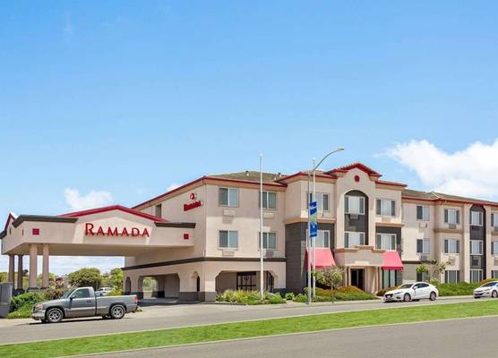 Ramada by Wyndham Marina 1