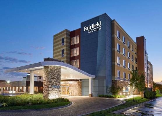 Fairfield Inn & Suites by Marriott Chicago O'Hare 1