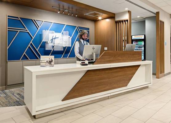 Holiday Inn Express & Suites PALM DESERT - MILLENNIUM by IHG 1