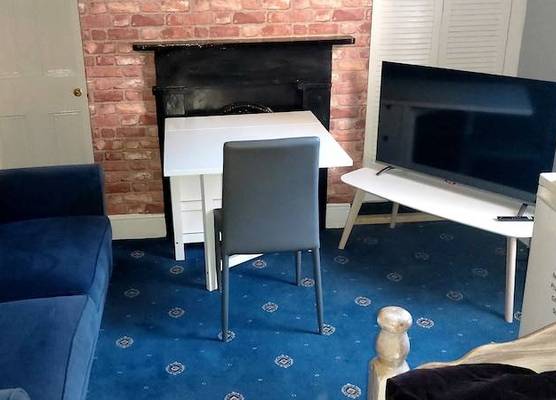 Phoenix Nights Guest House 1