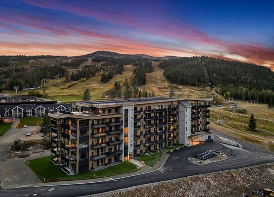 Ski-in out Apartment in Trysil Alpine Lodge with Balcony, 2 Baths & EV 1