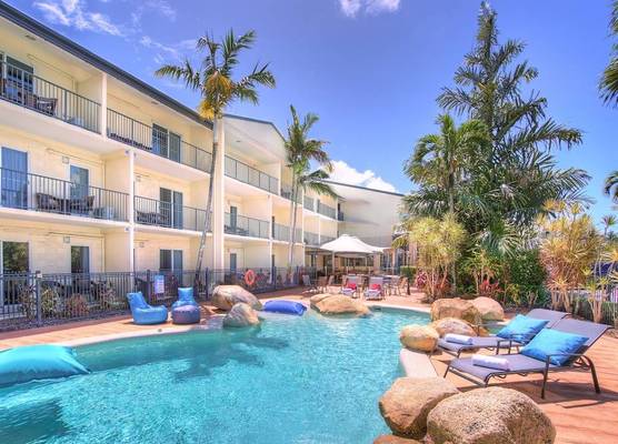 Cairns Queenslander Hotel & Apartments 1