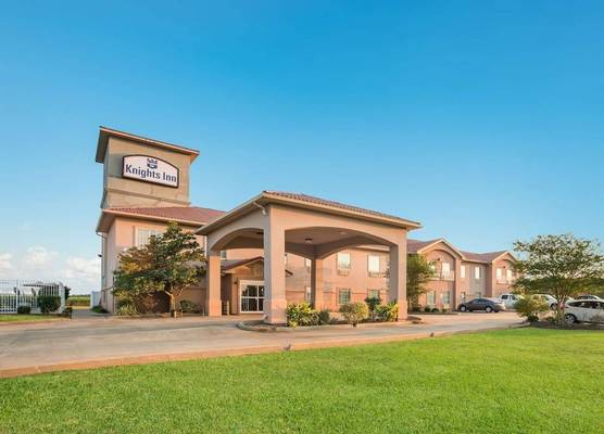 Knights Inn Bunkie 1