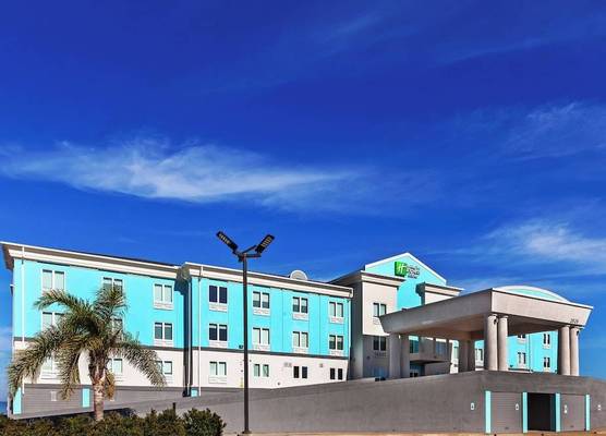 Holiday Inn Express & Suites PORT LAVACA by IHG 1