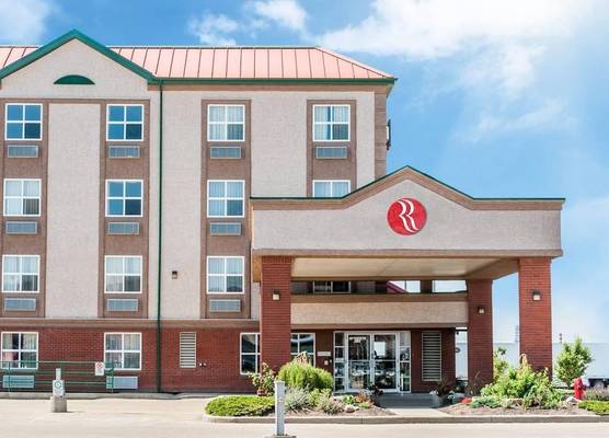 Ramada by Wyndham Sherwood Park 1