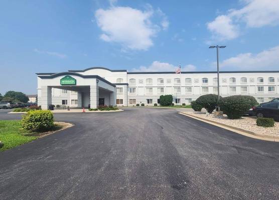 Wingate by Wyndham Joliet 1