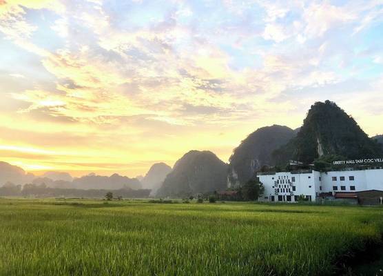 Liberty Hall Tam Coc Hotel & Villa 1