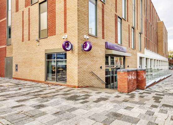 Premier Inn Banbury Town Centre - Castle Quay 1