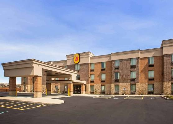 Super 8 by Wyndham St. Louis North 1