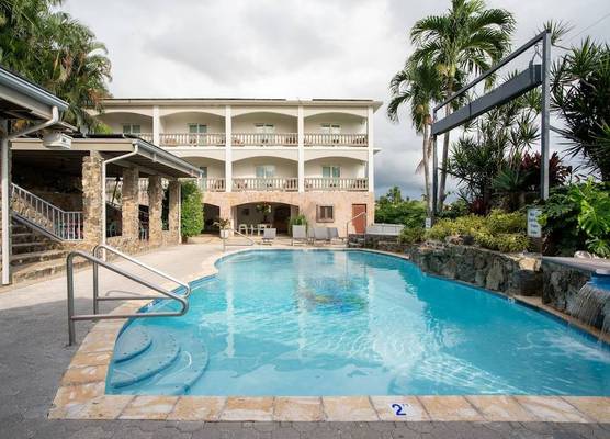 Lazy Parrot Inn 1