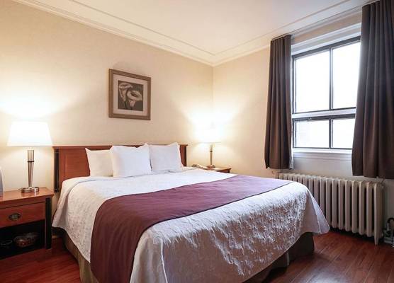 Hotel St-Denis 1