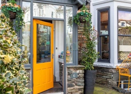 Holly Lodge Guest House with FREE off site health club 1