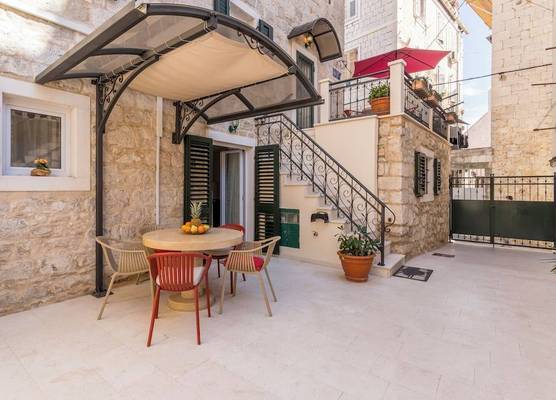 Apartments and Rooms Villa Erede 1