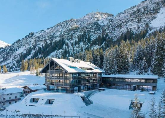 New Hotel Kristberg in Lech with SPA, outdoor pool and view 1