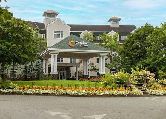 Comfort Inn & Suites Near Burke Mountain 1