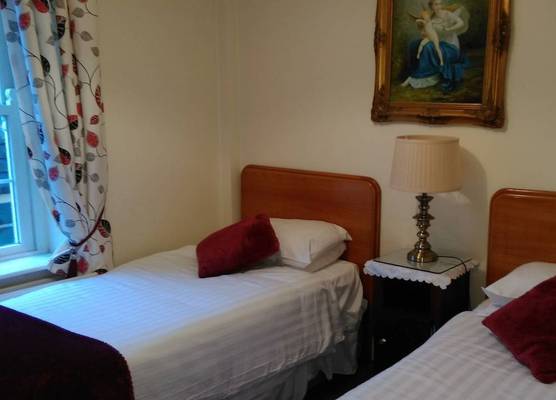 Fennessy's Hotel 1