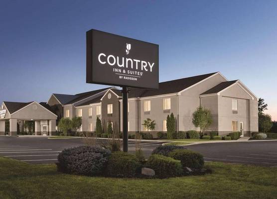 Country Inn & Suites by Radisson, Port Clinton, OH 1
