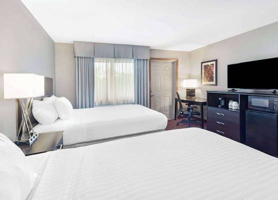 Baymont by Wyndham Brooklyn Center 1