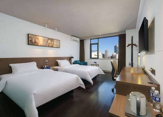 Microtel by Wyndham Kunming City Center 1