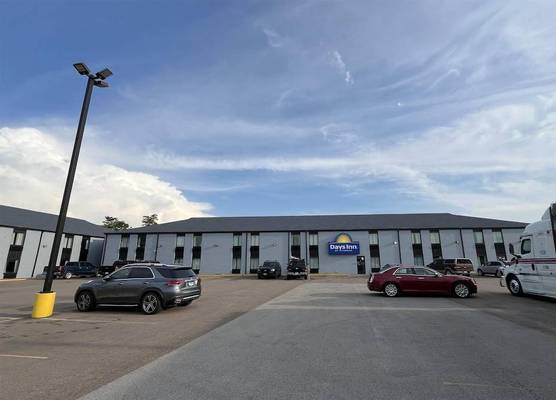 Days Inn & Suites by Wyndham Bloomington/Normal IL 1