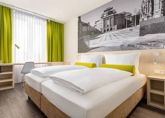 Super 8 by Wyndham Munich City North 1