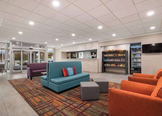 Clarion Hotel & Convention Center Joliet 1