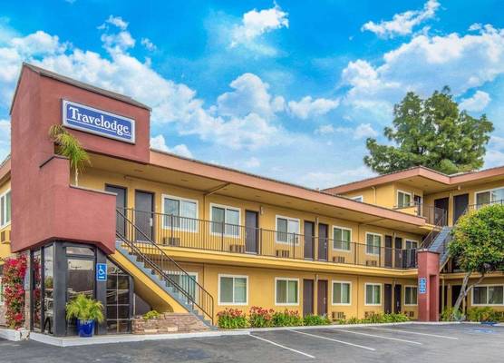 Travelodge by Wyndham Burbank-Glendale 1