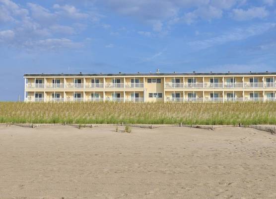 Drifting Sands Oceanfront Hotel 1