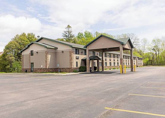 Quality Inn & Suites Marinette 1