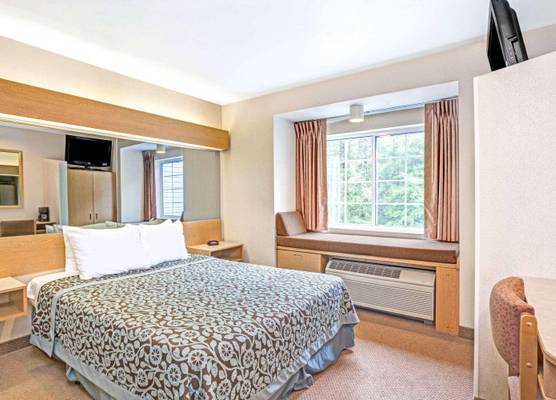 Sturbridge Plaza Hotel 1