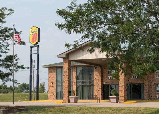Super 8 by Wyndham Staunton 1