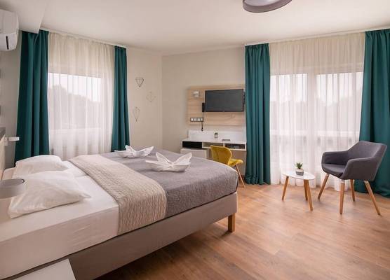 Kristály Hotel 1