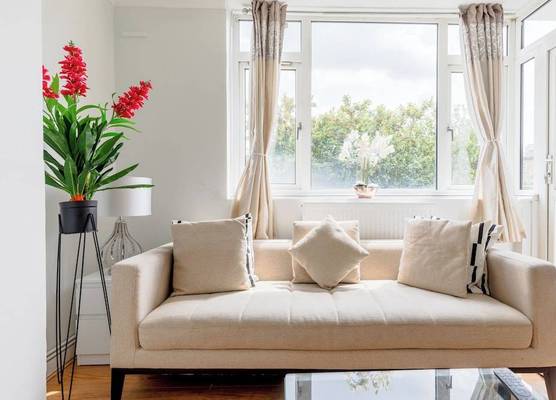 Bright 3BR London Flat with Balcony & Parking 1