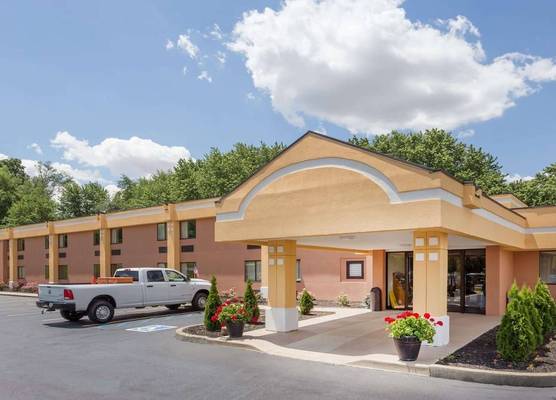 Super 8 by Wyndham Logansport 1