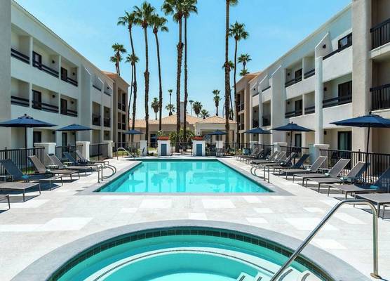 Courtyard by Marriott Palm Springs 1