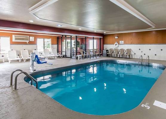 Quality Inn & Suites Evansville North 1
