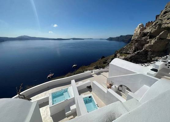 You and Me Suites Oia 1