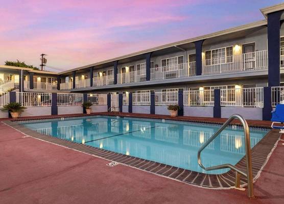Best Western Orange Plaza 1