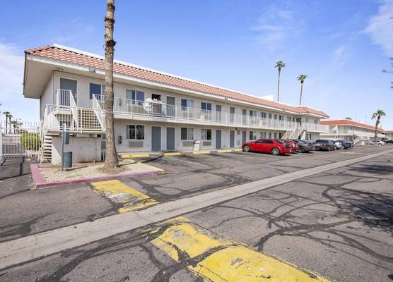 Super 8 by Wyndham Phoenix West 1