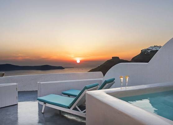 Aura Suites 1