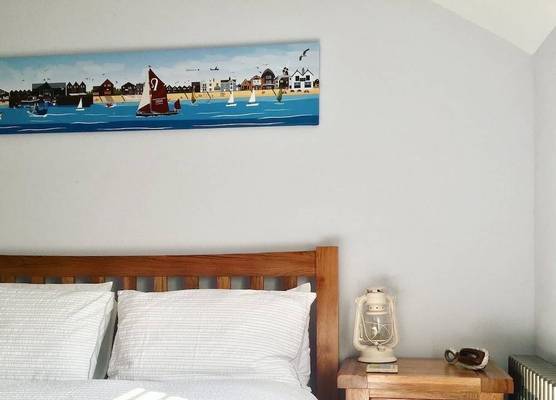 The Seaview Snug 1